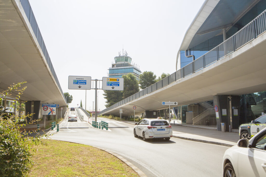 Construcción de nuevo acceso peatonal Aeropuerto de Valencia